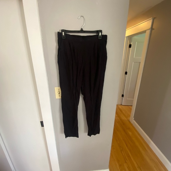 Black high waisted straight leg pleated pant - Picture 1 of 5